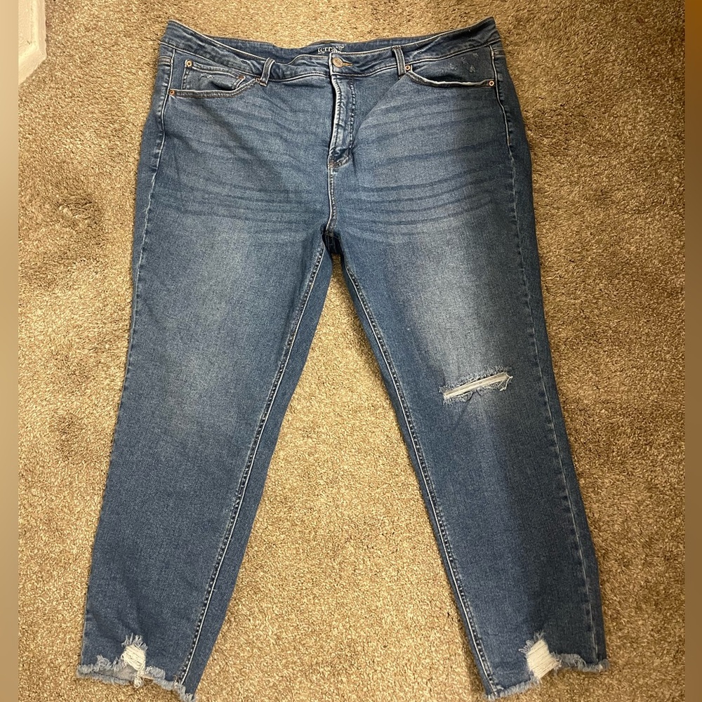 Ankle distressed skinny stretch jeans